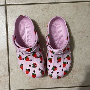 Strawberry pink crocs baya